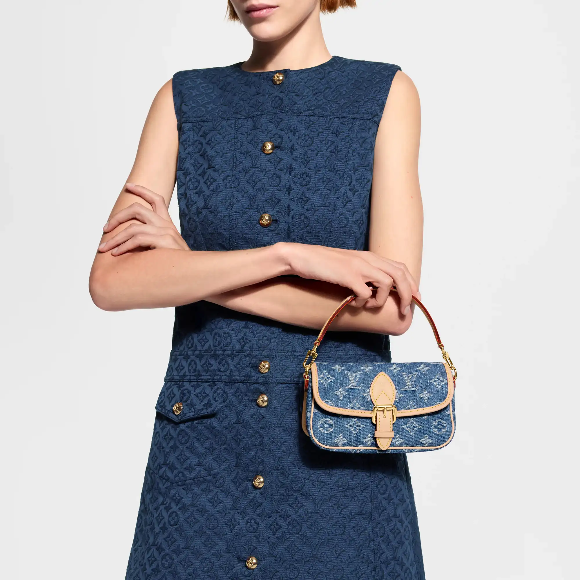 louis-vuitton-nano-diane--M27700_PM1_Cropped worn view